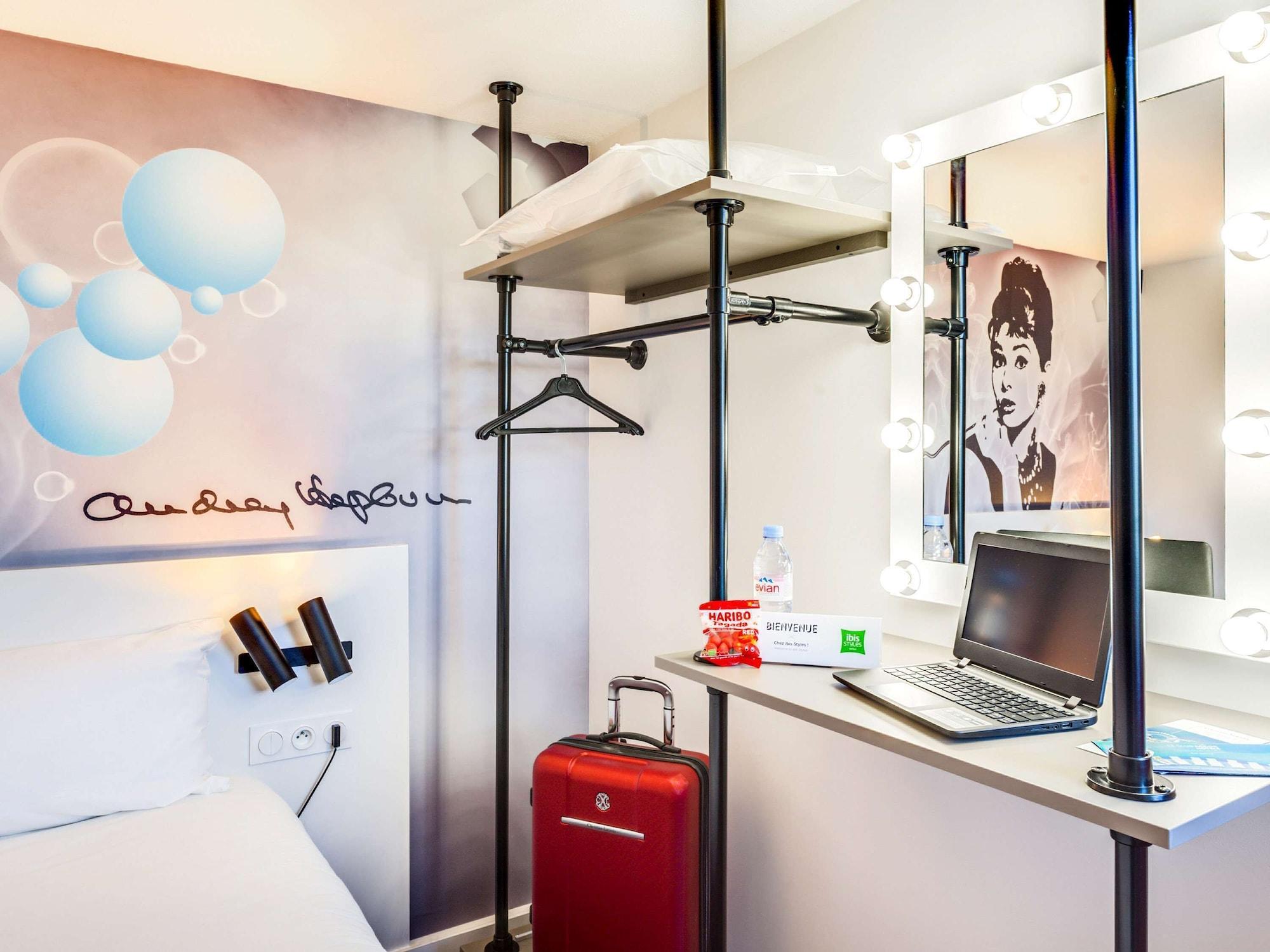 Отель Ibis Styles Paris Saint Denis La Plaine Экстерьер фото